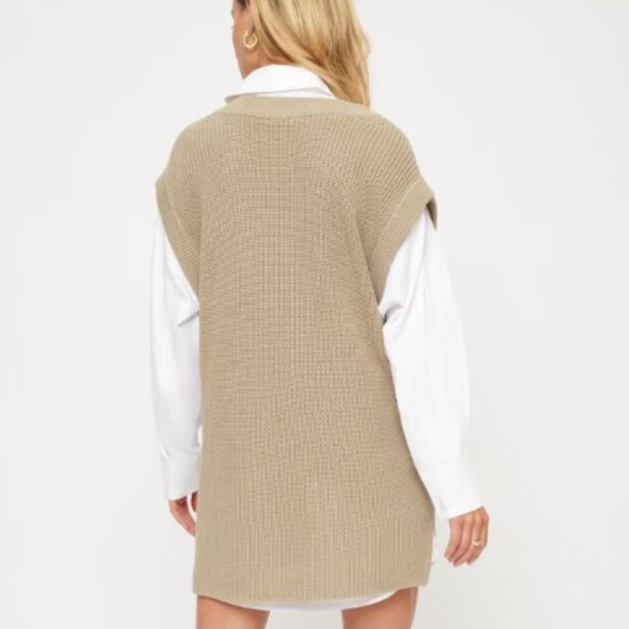 Oversized Knit V-Neck Sweater Vest - Picture 4 of 4